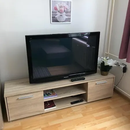 Julie 1 Apartman *
